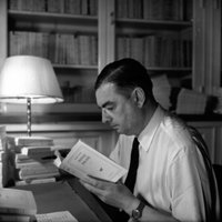 Roger Caillois. Photo Photo André Bonin © Éditions Gallimard